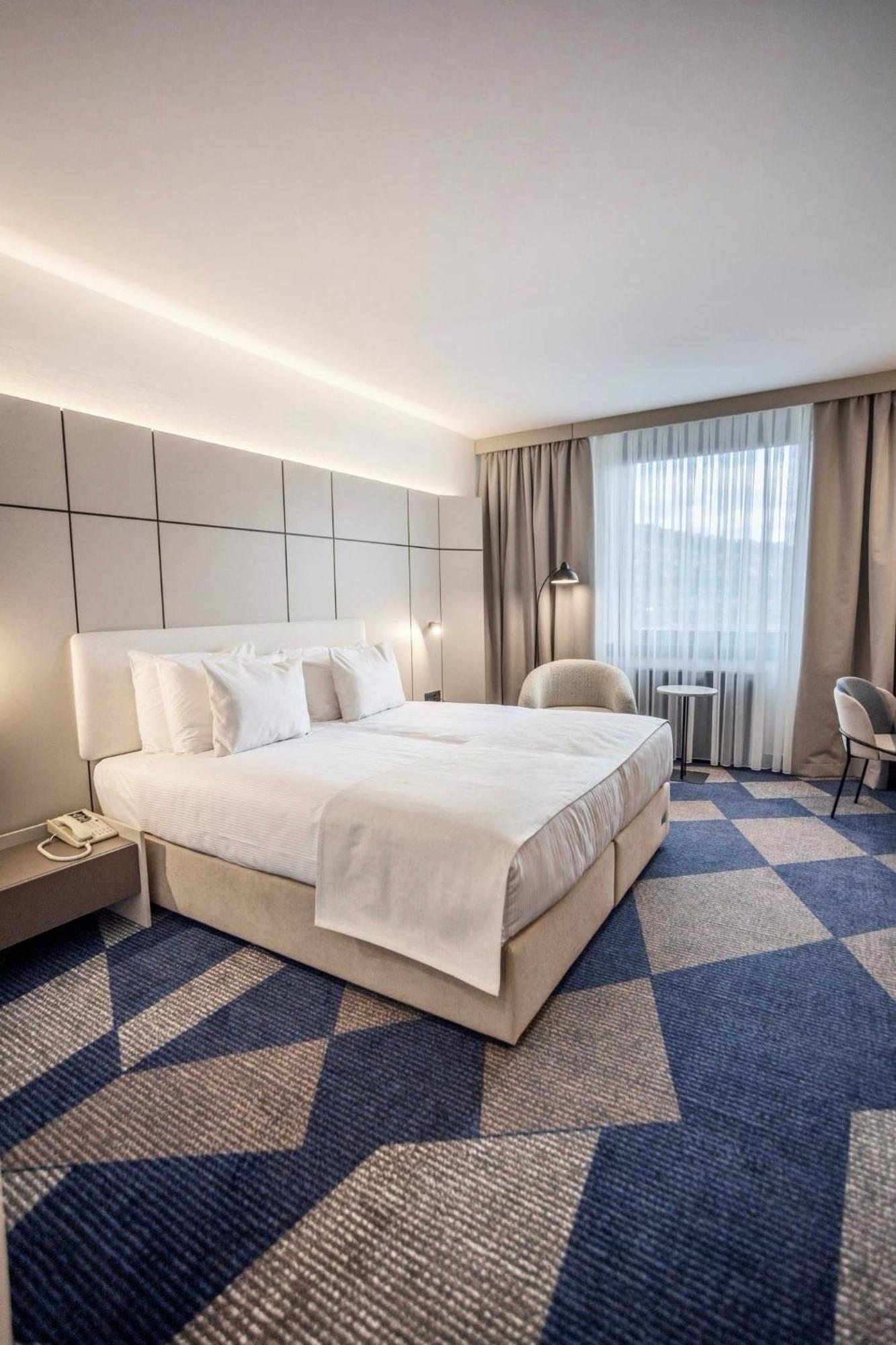 โฮเต็ล ฮอลิเดย์ Hotel ซาราเยโว ภายนอก รูปภาพ