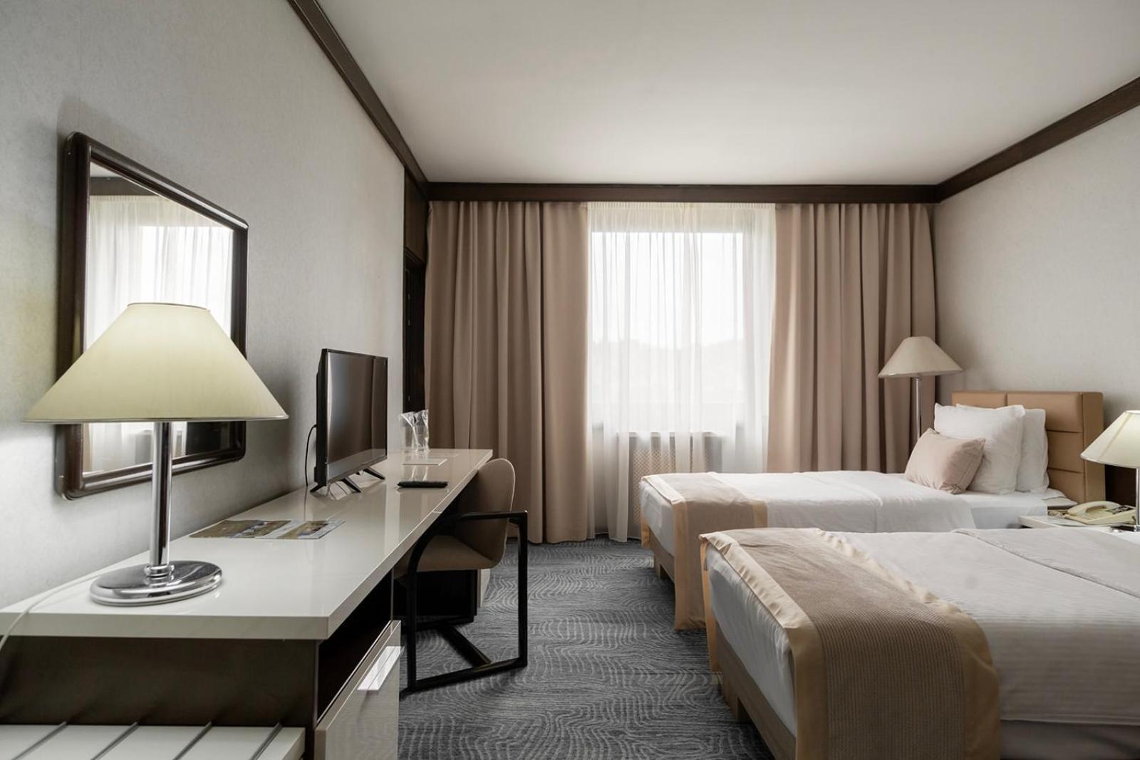 โฮเต็ล ฮอลิเดย์ Hotel ซาราเยโว ภายนอก รูปภาพ